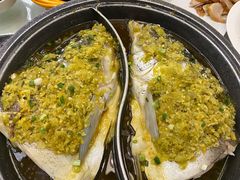 -阿瓦山寨·湘菜现炒·剁椒鱼头王(咸阳总店)