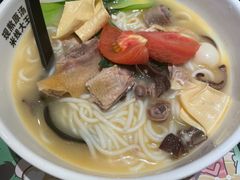 -蒙自源米线大王(东站店)