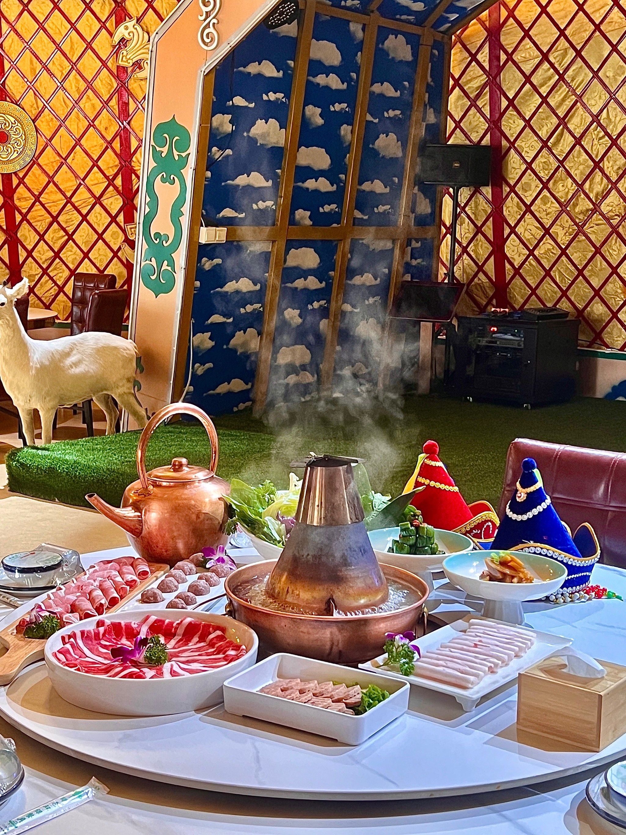 来蒙古大营吃铜锅涮肉是一种什么体验