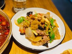 杏鲍菇竹耳爽肉片-十三式重庆江湖菜(金茂览秀城店)