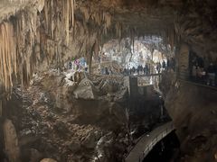 -波斯托伊纳溶洞