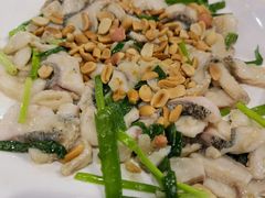 果仁炒生鱼片-禄源公·老莞诚饭店