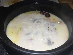 -洪氏嗨捞·广东猪肚鸡·椰子鸡火锅(西咸万象城店)