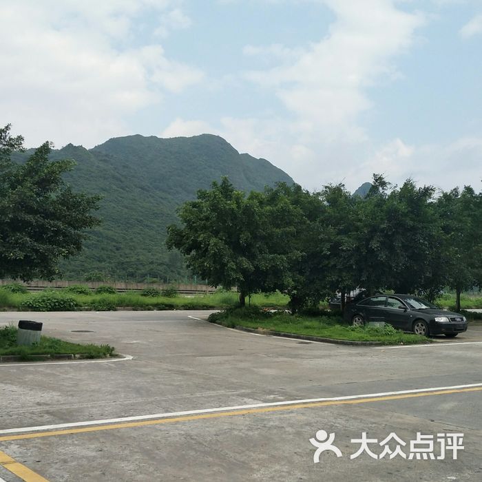 (阳山南服务区)加油站