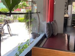 靠窗位-转山咖啡(松柏社区店)