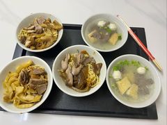 -松树干拌面店