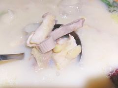 -洪氏嗨捞·广东猪肚鸡·椰子鸡火锅(西咸万象城店)