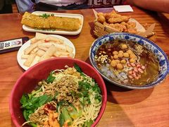 -爆炸头阿姨小四川正宗川味小吃(无任何分店)