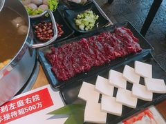 嫩肉-左庭右院鲜牛肉火锅(金山万达店)