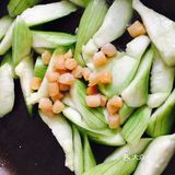 软糯鲜香的爽滑口感，干贝炒丝瓜。