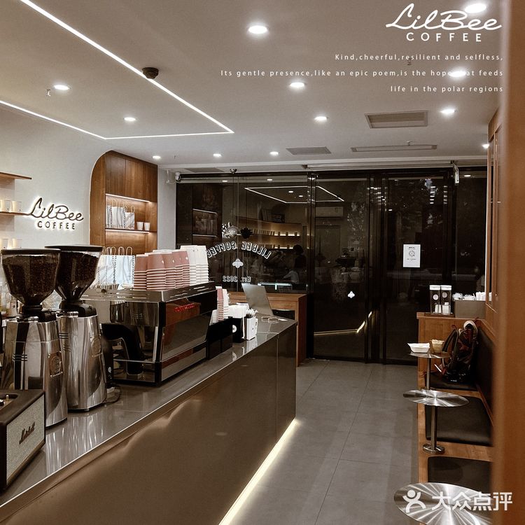 LilBee小蜜蜂🐝嗡嗡嗡 来杯咖啡和华夫饼🧇