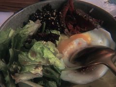 烤牛肉双拼波奇饭-84那年咖啡馆(李沧万达店)