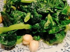 鹰嘴豆炒豆苗-阿里家Miss Ali·烤肉酒馆by MIG