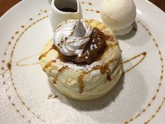 焦糖蘋果厚Pancake伴楓糖漿及雲尼拿雪糕-Aroma Dessert Cafe(佑强楼店)