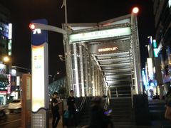 -六合夜市