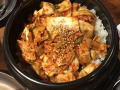 辣白菜五花肉拌饭-原始泥炉烤肉(总店)