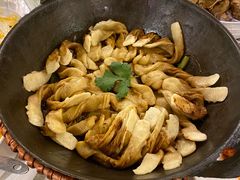 铁锅粘卷子-金杏·粘卷子 烤鸭 农家菜