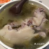 瞬间想呕吐。服务员说给我换一碗饭