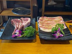 蒜香五花内-唯成•韩国炭火烤肉 유성고기