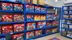 -逝水玩具折扣店