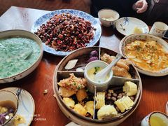 -黄桷树曹家私房菜(江与城店)