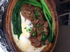 窝蛋牛肉煲仔饭-香港九道港式茶餐厅(万科店)