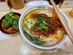 苗家特色杂酱白米粉-十八梯邓凳面(狮子坪店)