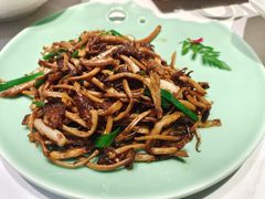 茶树菇炒鲜鱿-卯时·龙光雅宴·精致锡帮菜(惠山古镇店)