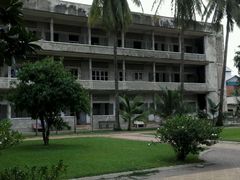 -吐斯廉屠杀博物馆