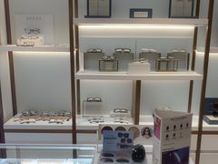 -J-Optical佳视明眼镜·蔡司视觉(青岛金茂览秀城店)