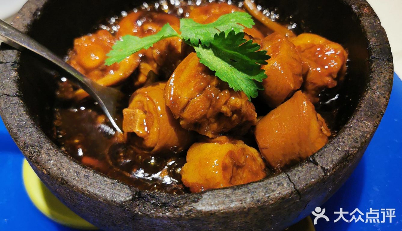 每次来蟹粉、猪尾是必点的，但是这两道菜都有一个特点