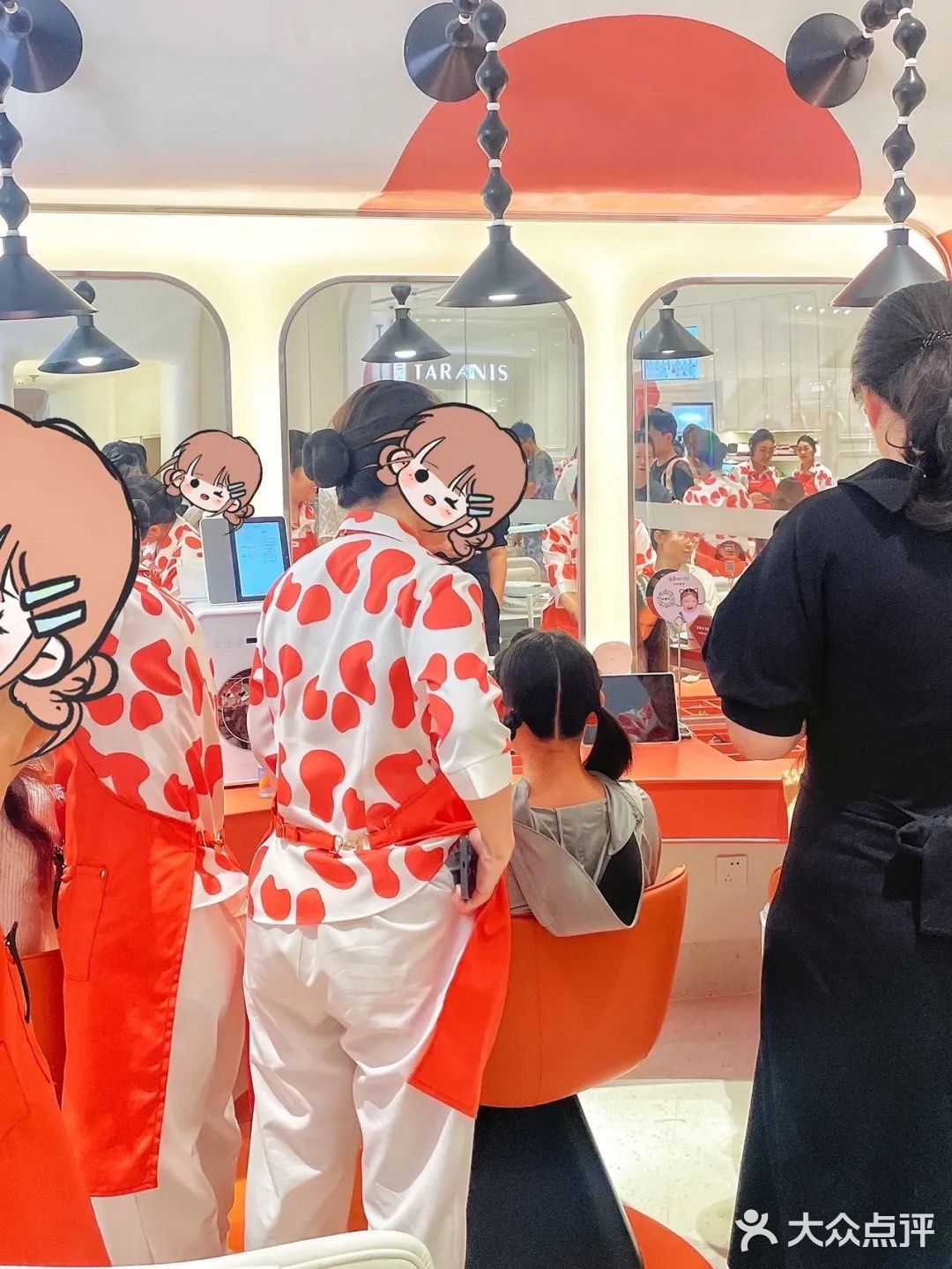 哎呀呀❗️这里的小哥哥小姐姐编小辫真好看