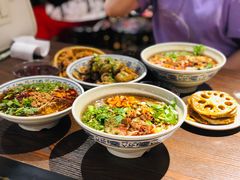 -爆炸头阿姨小四川正宗川味小吃(无任何分店)