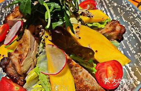 Mango Grilled Chicken Quinoa Salad with Honey Mustard Dressing