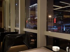 -大中华希尔顿酒店-念自助餐·嗨啤·小龙虾