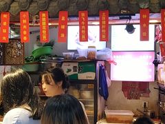 -爆炸头阿姨小四川正宗川味小吃(无任何分店)
