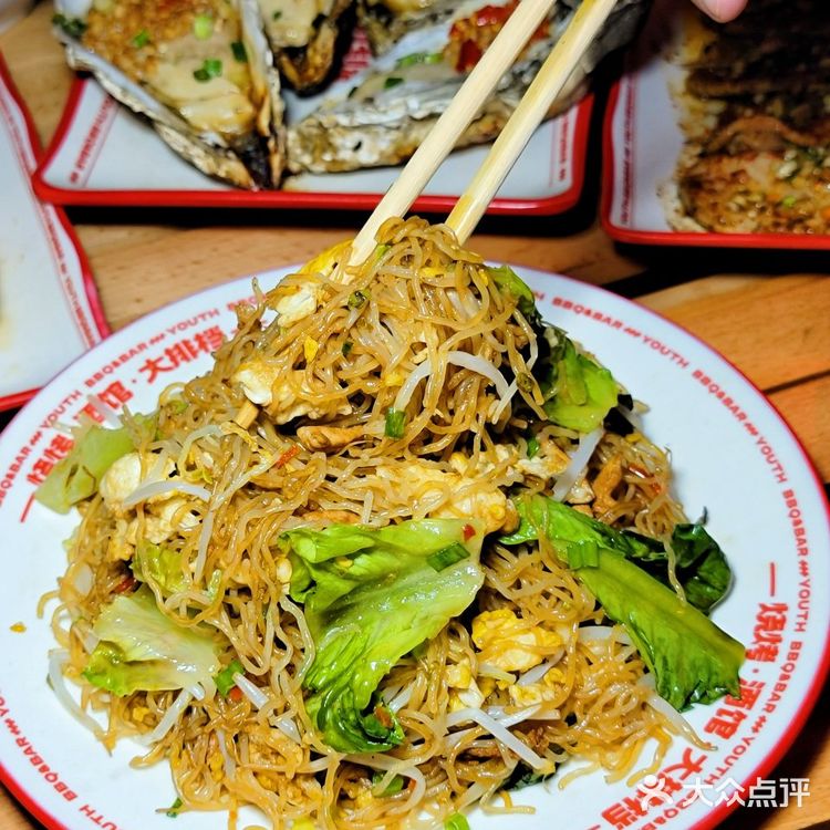 夏日宵夜三件套，小龙虾烧烤配啤酒‼️