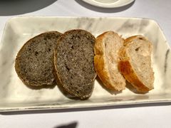 餐前面包黄油-壳里西餐厅Coquille Seafood Bistro(蒙自路店)
