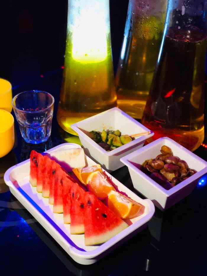 蜂巢酒吧(宝民一路店)-"我也算是这里的老顾客了,没事闲聊都喜欢来.