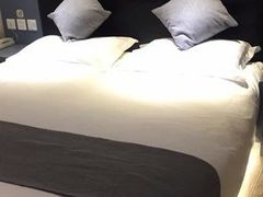 -Zsmart智尚酒店(上海轻纺市场定边路地铁站店)