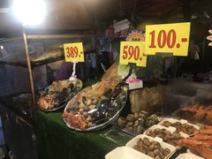 -席娜卡琳火车铁道夜市