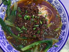 特色炸酱面-渝之汇牛肉豌杂面