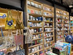 -猫的天空之城概念书店(杭州南宋御街店)