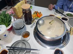 -洪氏嗨捞·广东猪肚鸡·椰子鸡火锅(西咸万象城店)