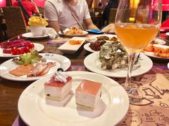 -四海一家自助餐(益田假日广场店)