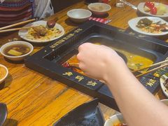 -老牌坊云南鱼豆花火锅(爱建店)