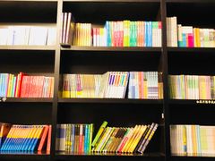 -钟书阁(松江泰晤士小镇店)