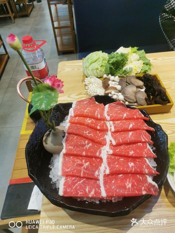 说到火锅必须要说铜火锅，如果说四川火锅吃的是麻辣鲜香