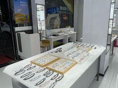 -光明眼镜·蔡司授权(徐泾店)
