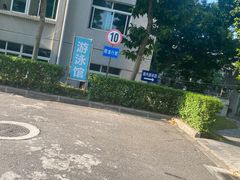 -领晟体育蓝天花园室内游泳馆